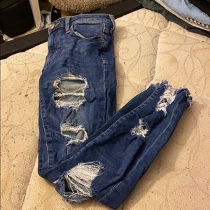 dark wash, high rise, veryyyyy ripped